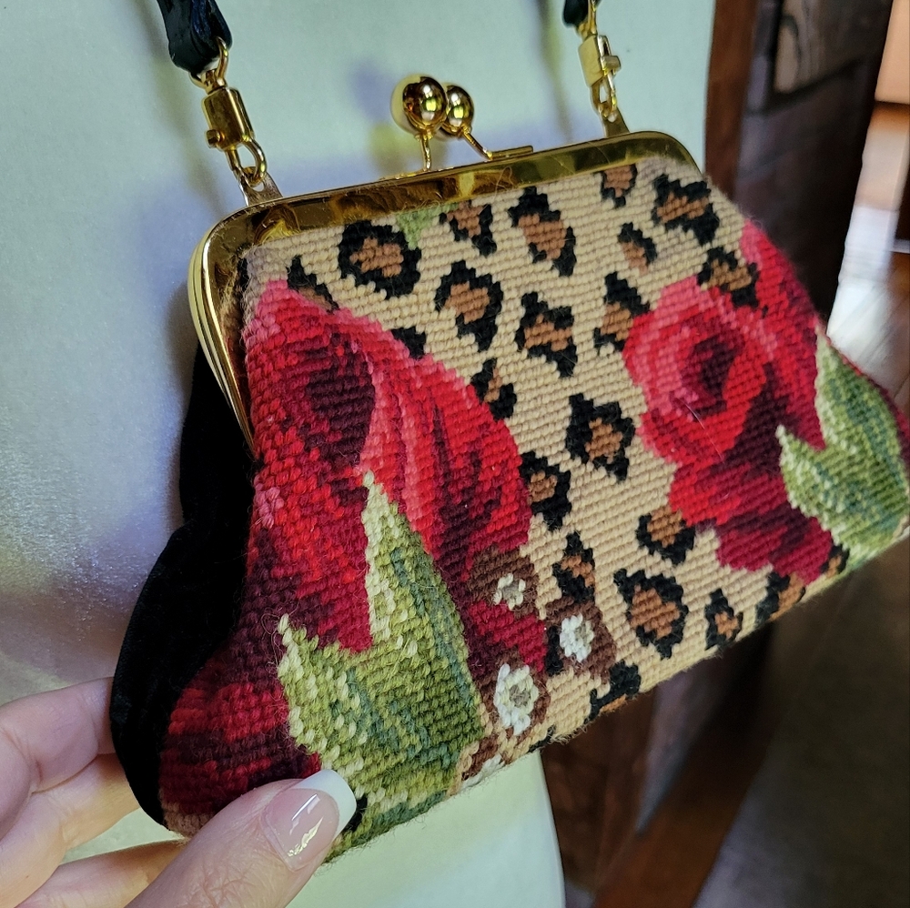 CLEVER CARRIAGE CO NEEDLEPOINT ROSE VELVET HANDBAG - Picture 8 of 15